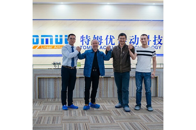 哥倫比亞客戶訪問特姆優電動推桿公司